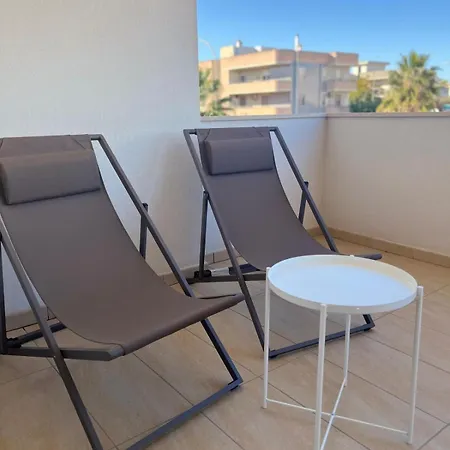 Yellow Flowers Con Garage Ed Ascensore