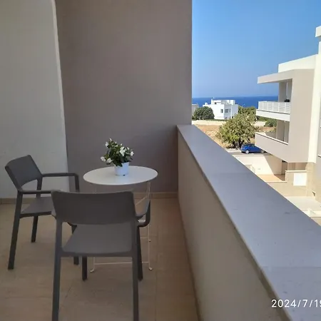 Yellow Flowers Con Garage Ed Ascensore * Polignano a Mare