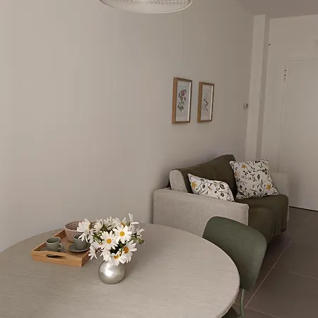 Yellow Flowers Con Garage Ed Ascensore Appartement