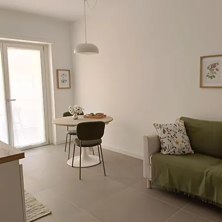 Yellow Flowers Con Garage Ed Ascensore Appartement