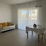 Yellow Flowers Con Garage Ed Ascensore Appartement