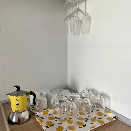 Apartment Yellow Flowers With Elevetor And Parking Spot Polignano a Mare
