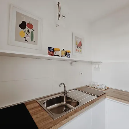 Yellow Flowers Comfy Homes With Lift & Parking Garage Appartement *