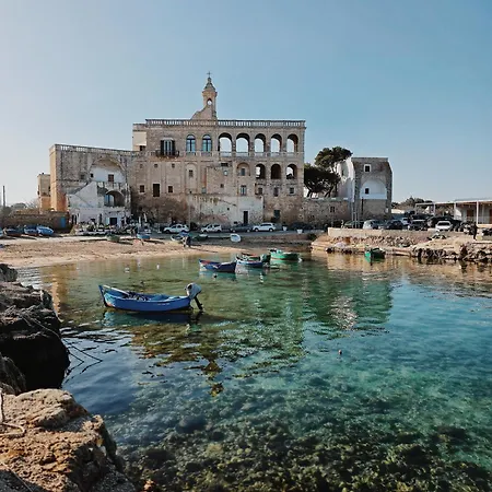 Yellow Flowers With Elevetor And Parking Spot Apartment Polignano a Mare
