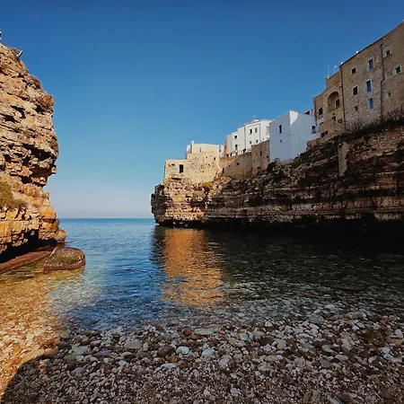 Yellow Flowers With Elevetor And Parking Spot Apartment Polignano a Mare