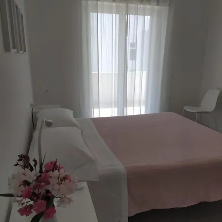 Apartment Yellow Flowers With Elevetor And Parking Spot Polignano a Mare