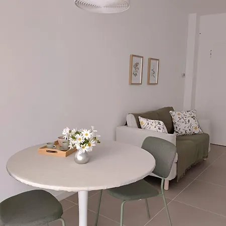 Yellow Flowers With Elevetor And Parking Spot Apartment Polignano a Mare