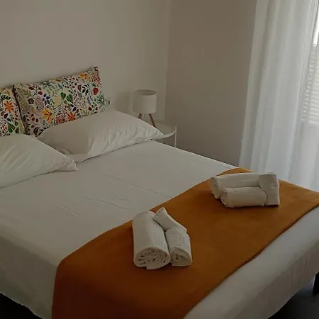 Appartement Yellow Flowers Comfy Homes With Lift & Parking Garage