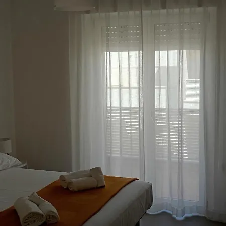 Yellow Flowers Comfy Homes With Lift & Parking Garage Appartement